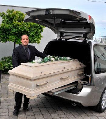 Sarg im Auto Sarg im Auto